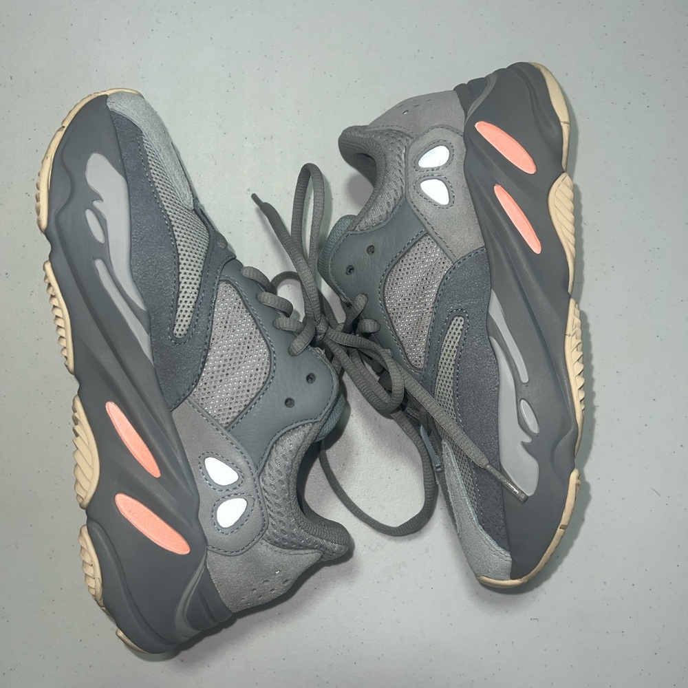 Yeezy Sneakers
